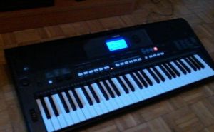 Predám klávesy Yamaha Psr e433